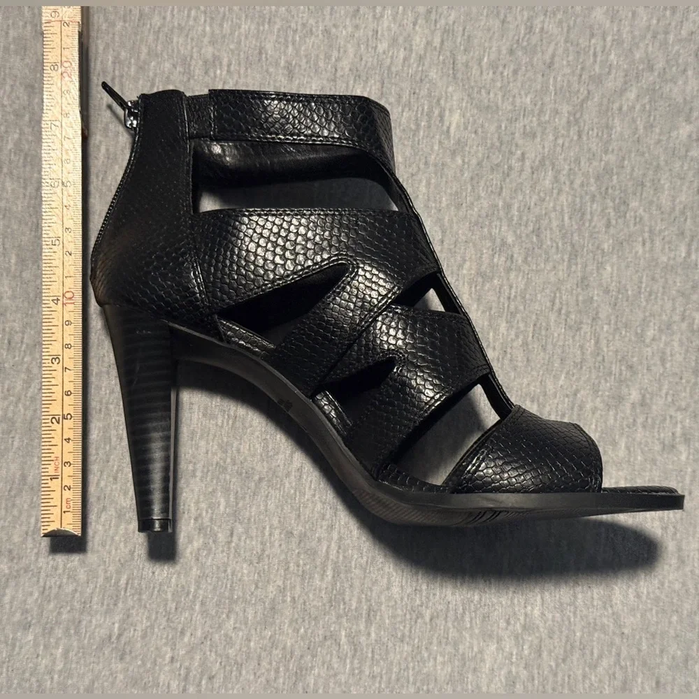 Elegant Black Strappy Heels Simply Vera By Vera Wang Size 9 - Picture 11 of 12